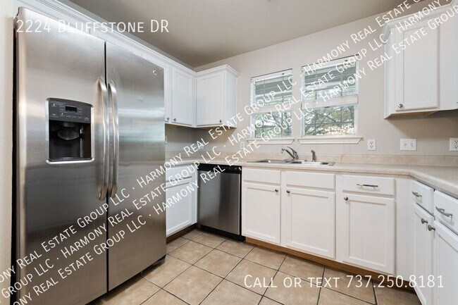 Building Photo - 2224 Bluffstone Dr