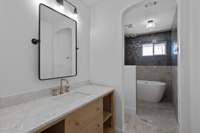 Building Photo - 10848 N 66th St