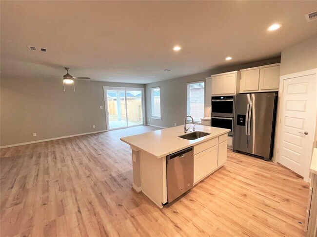 Building Photo - 29243 Pikes Peak Dr