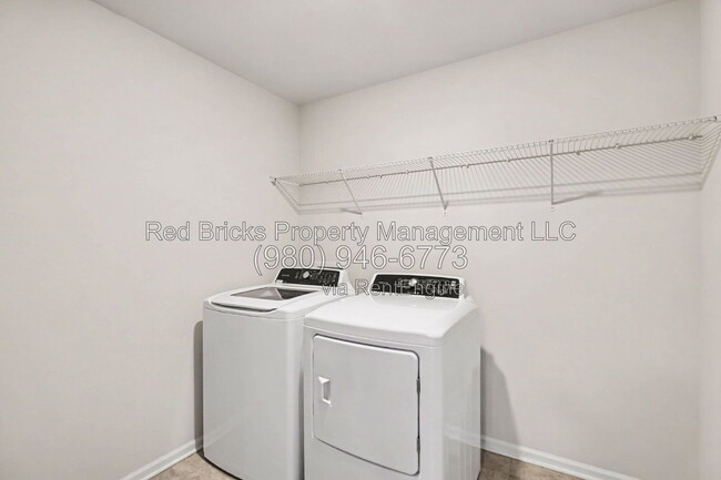 Building Photo - 16110 Winfield Hall Dr