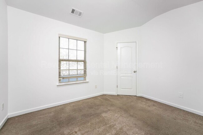 Building Photo - 3447 Desoto Rd