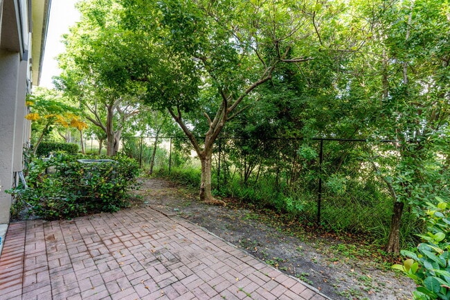 Building Photo - 1411 Lucaya Dr