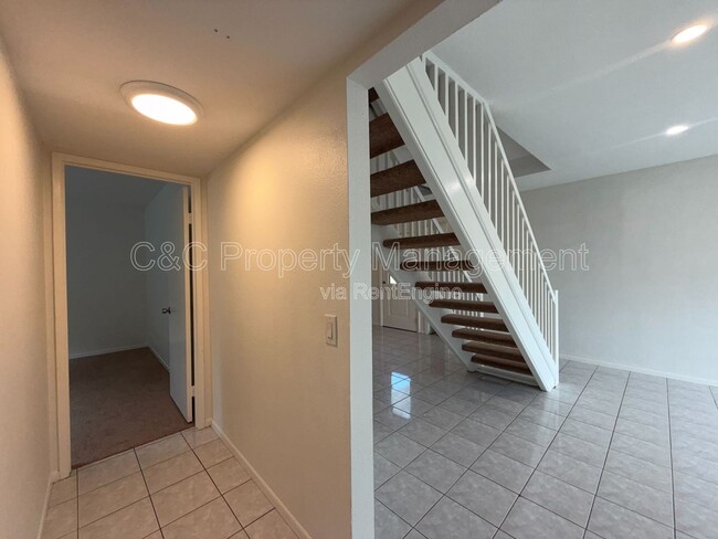 Building Photo - 1862 Hanford Dr