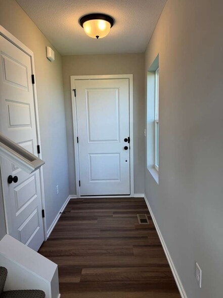 Building Photo - 1428 Vantage Dr