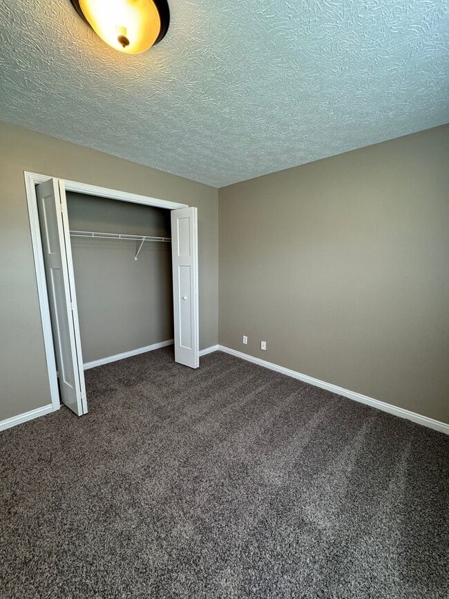 Building Photo - 3 Bedroom Single Family Home Available in ...