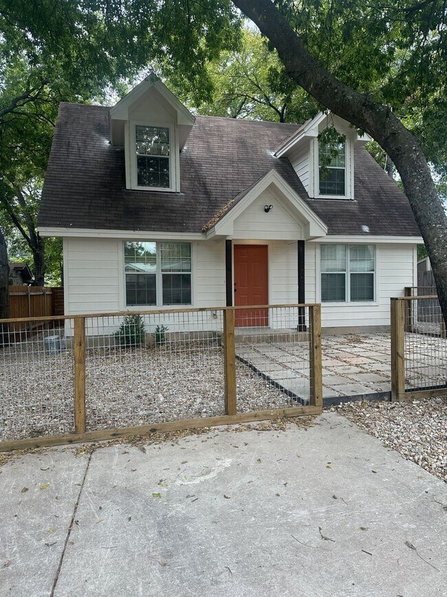 Building Photo - 506 E 38th St