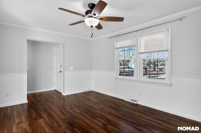 Building Photo - 215 N Pine St