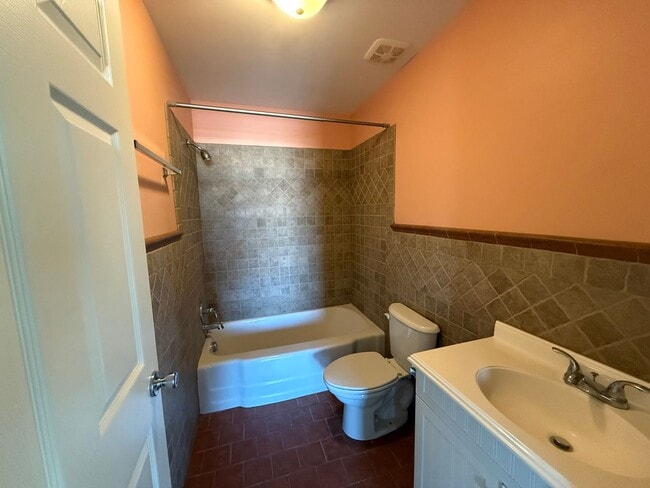 Building Photo - FOR RENT YADKINVILLE