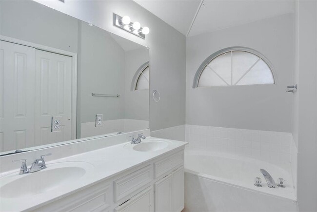 Building Photo - 1810 Coral Dr