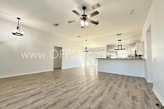 Building Photo - 2426 Houston Cir
