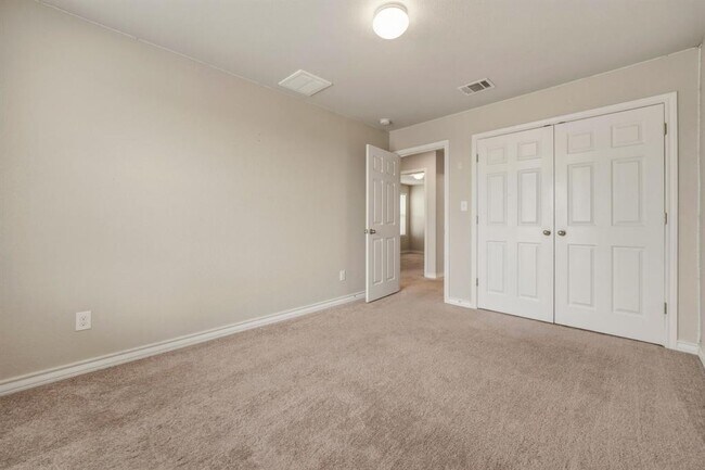 Building Photo - 197 Eves Necklace Dr.