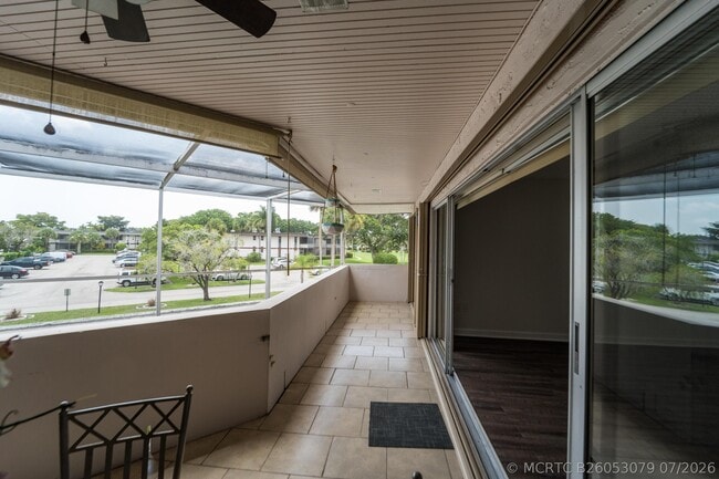 Building Photo - 203 W Greenway Dr