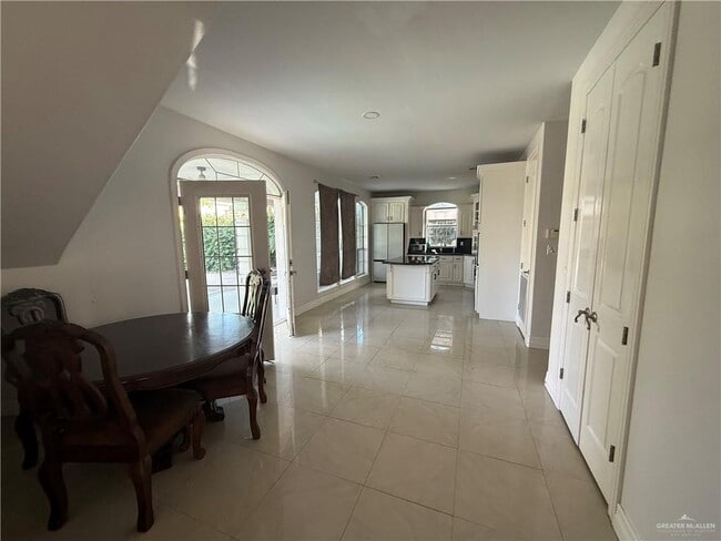 Building Photo - 16 El Jardin St