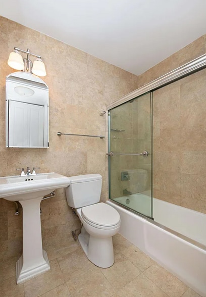 Building Photo - 350 W 50th St