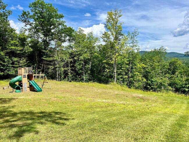 Building Photo - 4 Bedroom in Waterbury, VT Available NOW (Furnished + Utilities included)