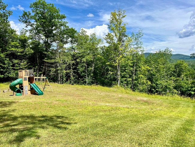 Building Photo - 4 Bedroom in Waterbury, VT Available on 7/1 (Furnished + Utilities included)