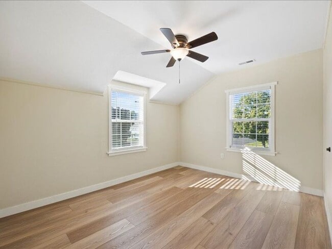 Building Photo - 910 Torbett St