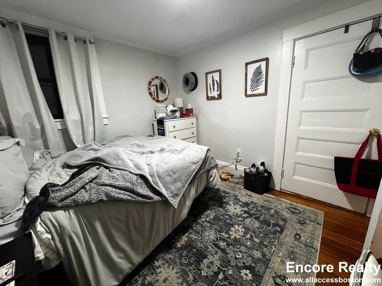 Building Photo - 16 Upland Rd