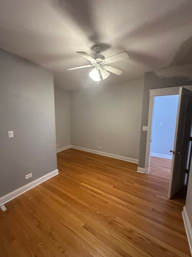 Building Photo - 5042 W Argyle St