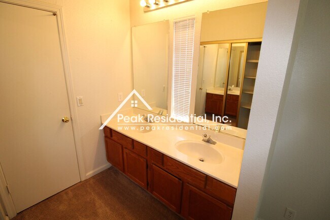 Building Photo - Spacious 3bd/2.5ba Home near Bell & Dry Creek Road