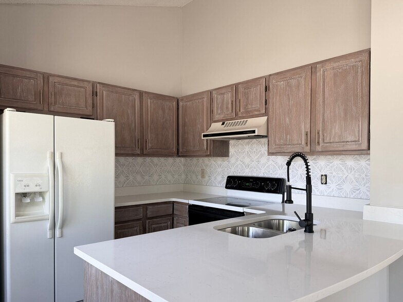 Building Photo - 405 Amberly Dr