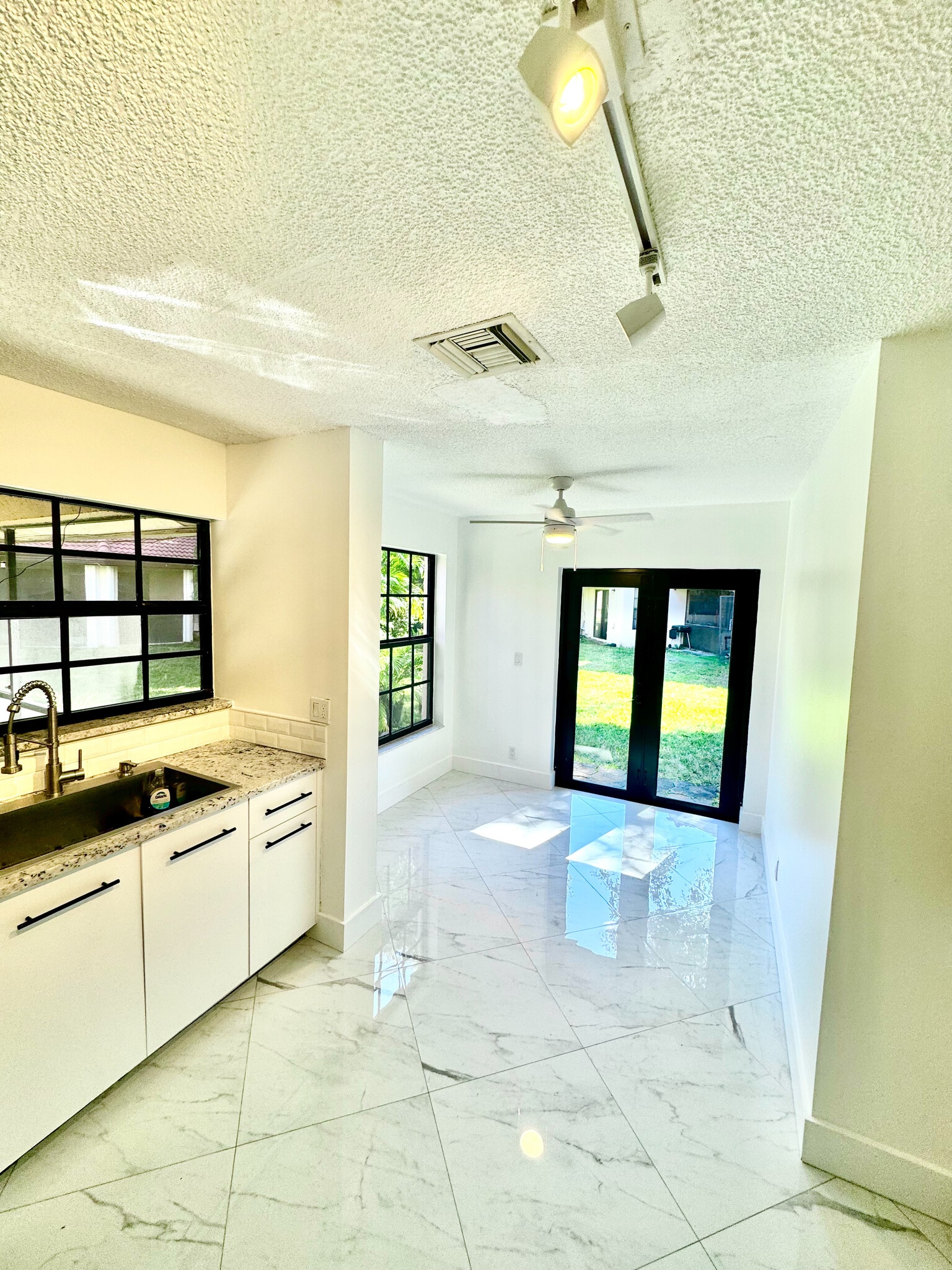 Building Photo - 9151 W Sunrise Blvd