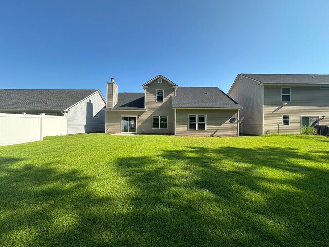 Building Photo - Fantastic Three Bedroom Updated Home in Bluffton!