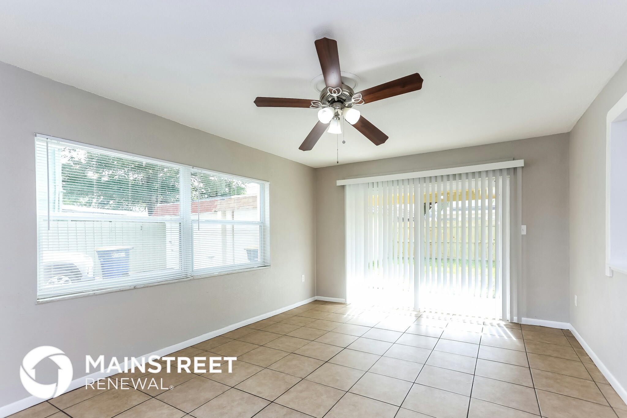 Building Photo - 2065 Loma Linda Way N