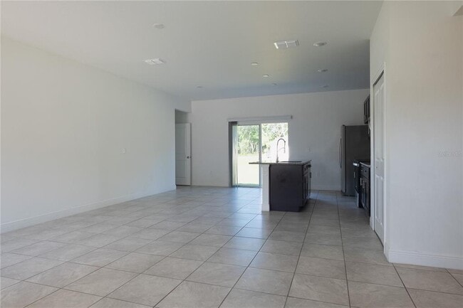 Building Photo - 422 Marion Oaks Course