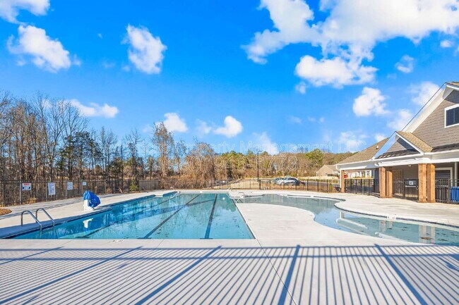 Building Photo - 435 Kennerly Center Dr