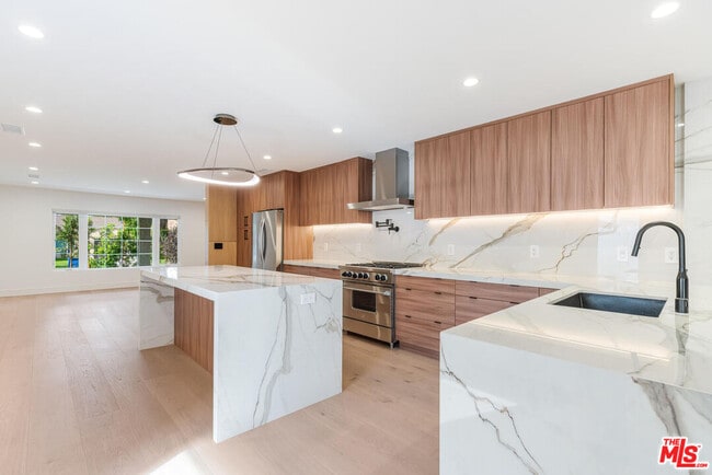 Building Photo - 5110 Garden Grove Ave