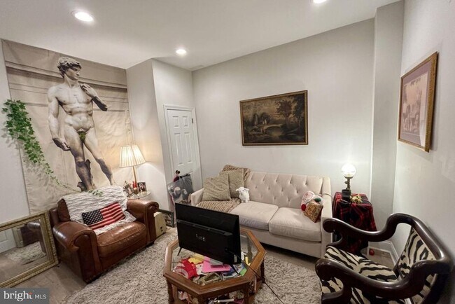 Building Photo - 4925 Cedar Ave