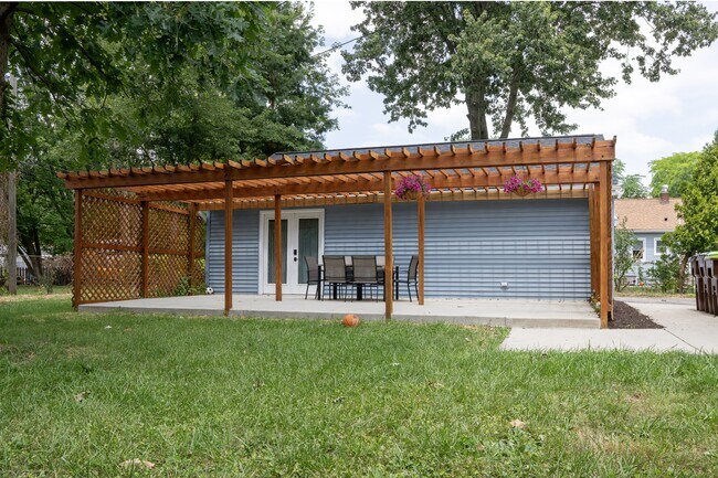 Building Photo - 2562 Torrey Ave