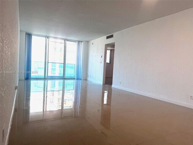 Building Photo - 4001 S Ocean Dr
