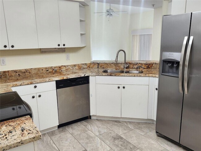 Building Photo - 6330 Green Oaks Cir