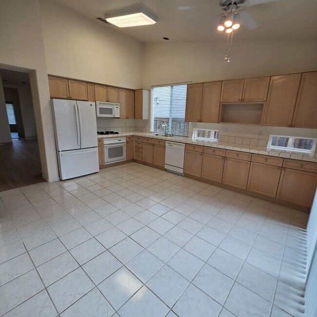 Building Photo - Clayton Single Story 3bd/2ba - Bright open living w/new flooring