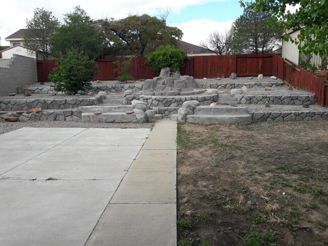 Building Photo - 2215 Sunstone Dr NW