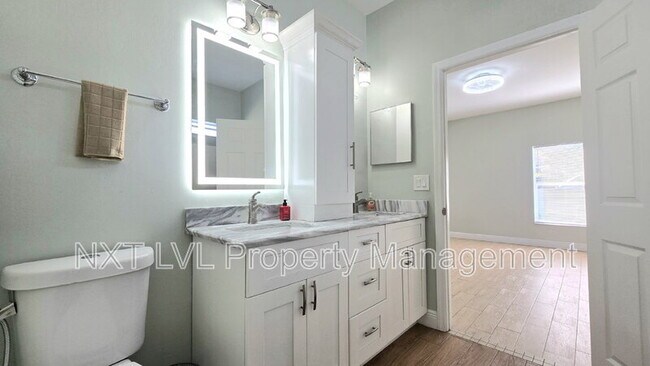 Building Photo - 2122 SW 29th Terrace