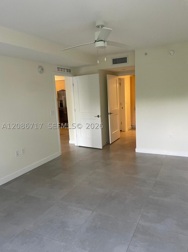 Building Photo - 16395 Biscayne Blvd