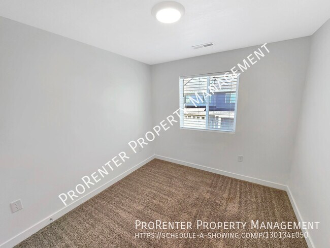 Building Photo - 2802 N Airmen Ave