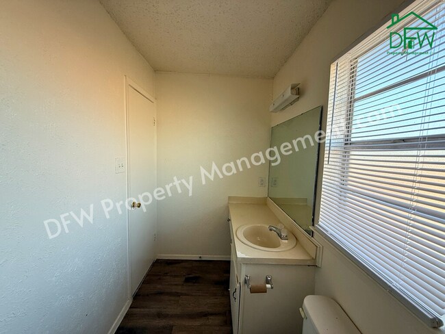 Building Photo - 1021 Pleasant Valley Ln