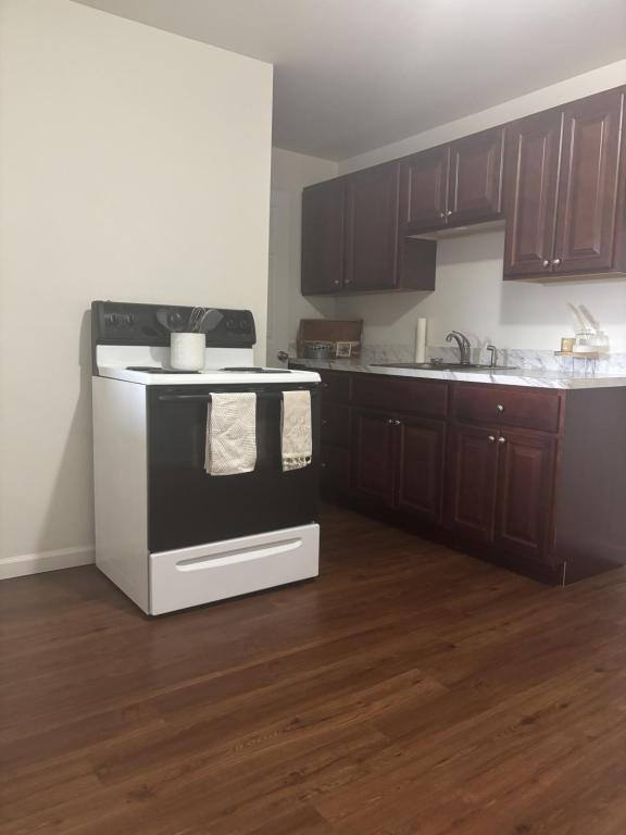 Building Photo - 4 S Central Ave