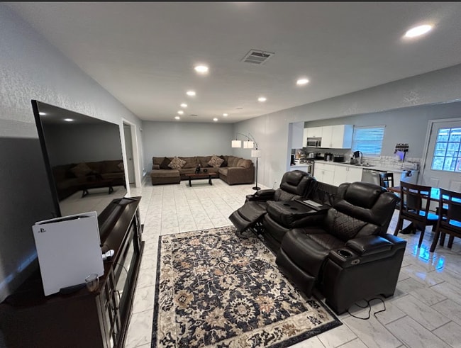 Building Photo - 8303 Coastway Ln