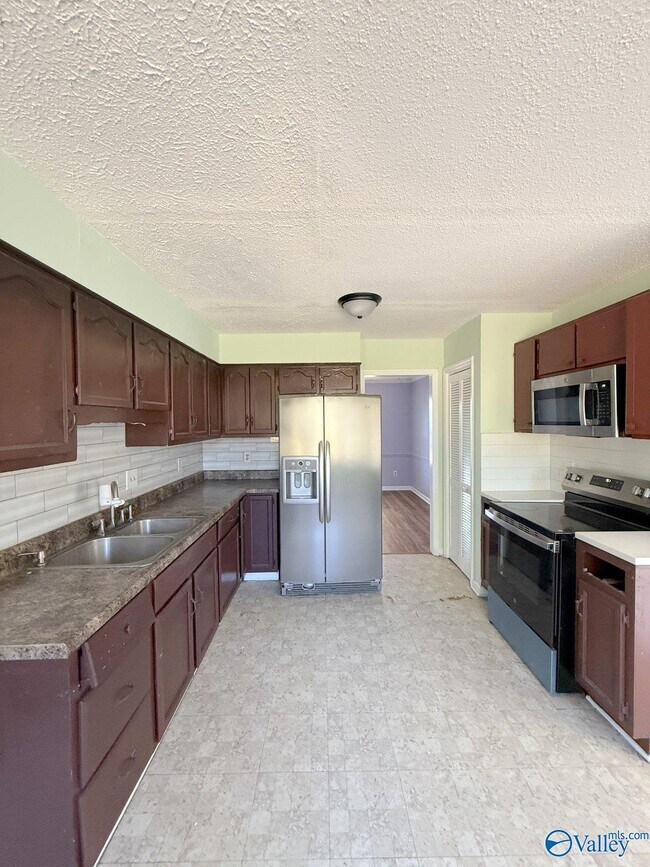 Building Photo - 158 Lewis Ln