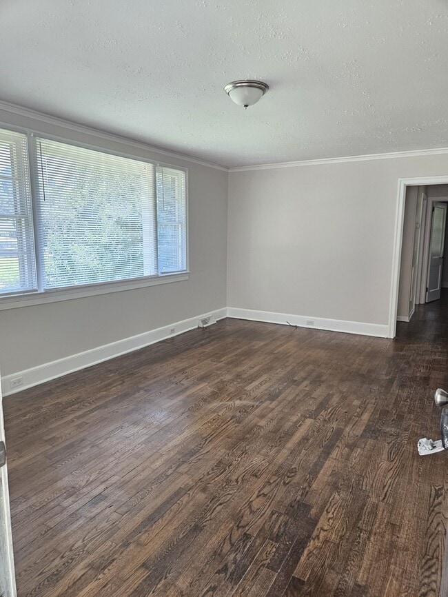Building Photo - 104 Hutto Ct