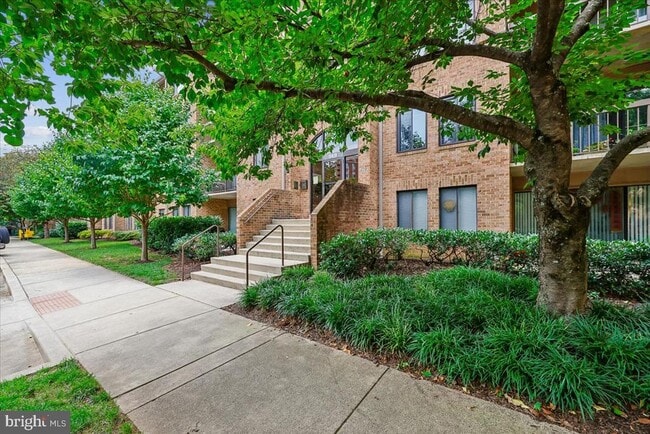 Building Photo - 11419 Commonwealth Dr