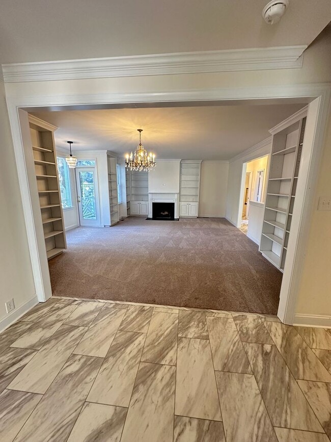 Building Photo - 503 Newport Ave