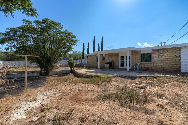 Building Photo - Northeast home with refrigerated air