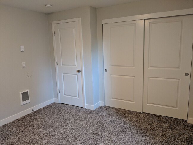 Building Photo - 613/615 NW 9th Avenue