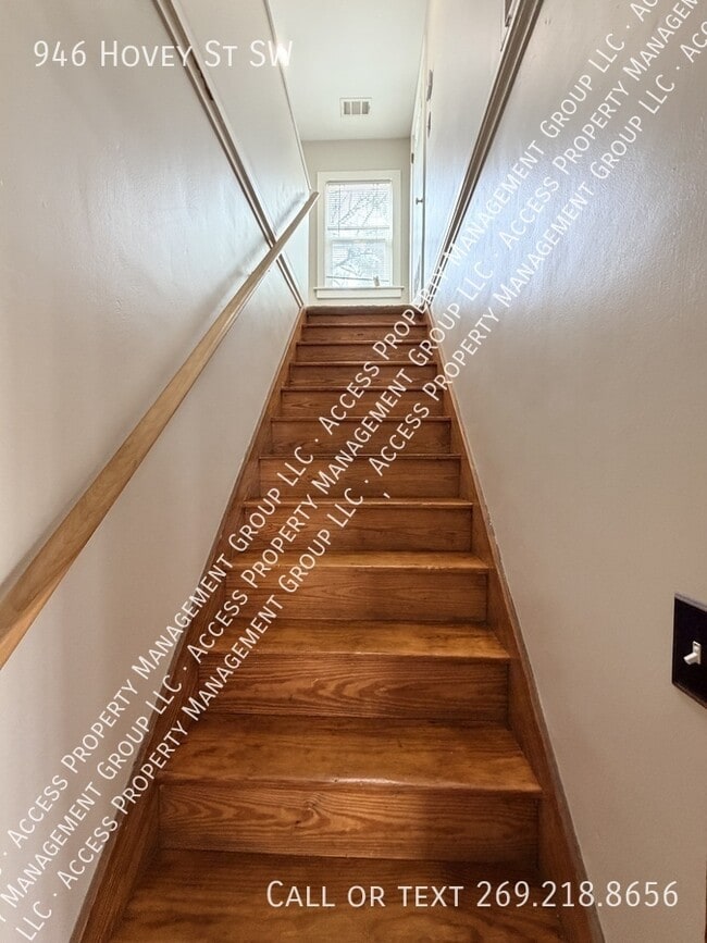 Building Photo - 946 Hovey St SW